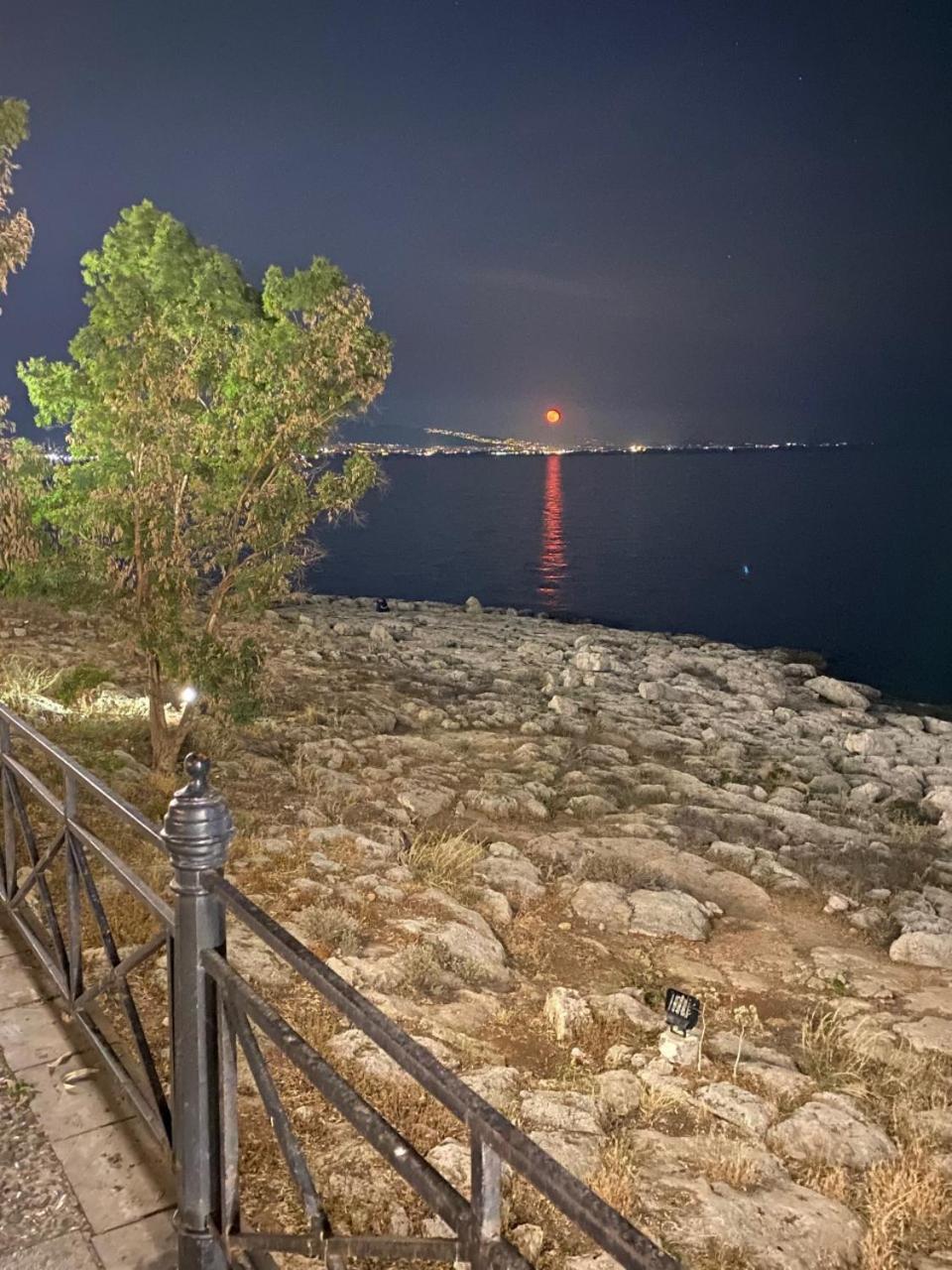 Mia'S Seaside Penthouse - Panoramic View Apartman Pireusz Kültér fotó